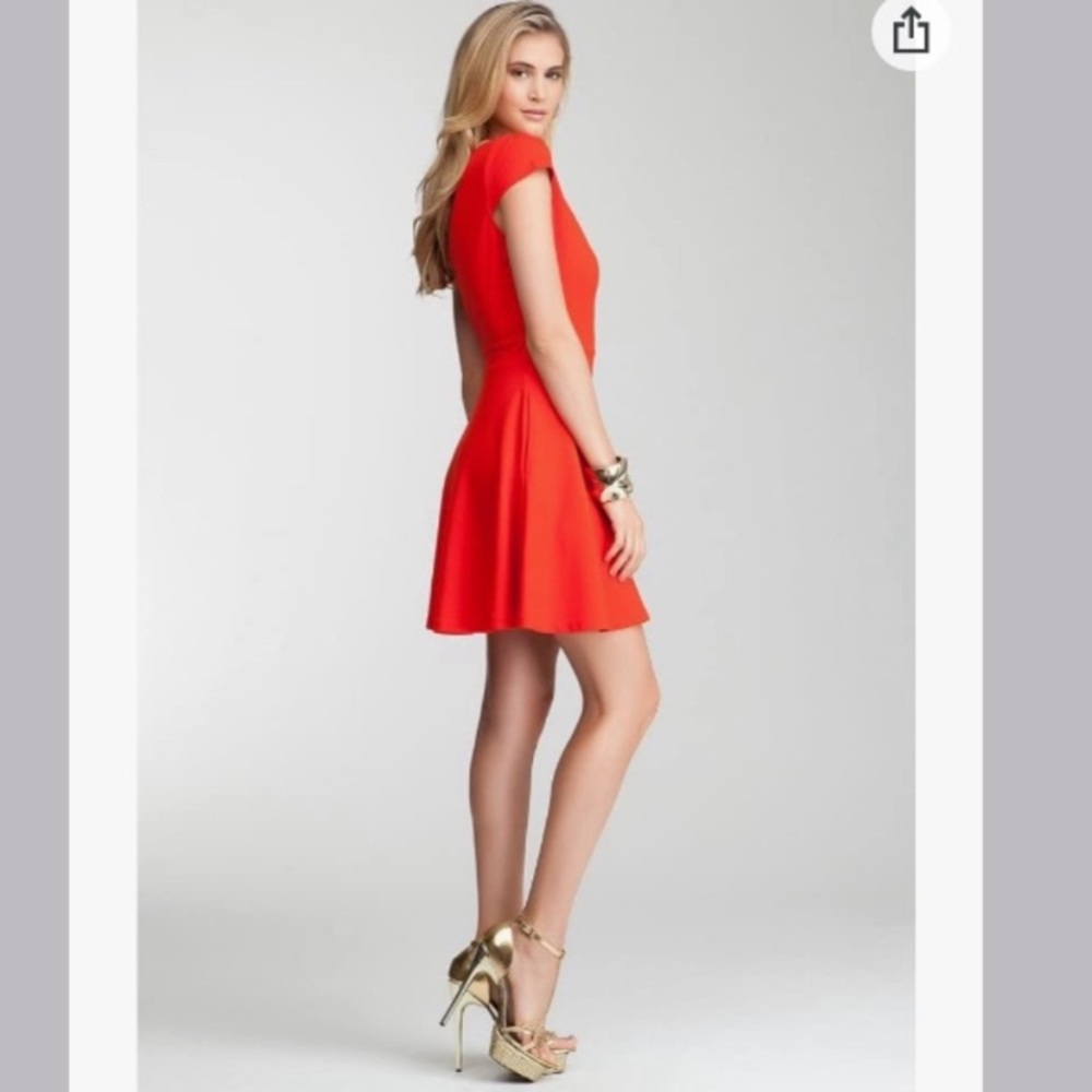 💕Bebe v slit neck a-line dress 🌸